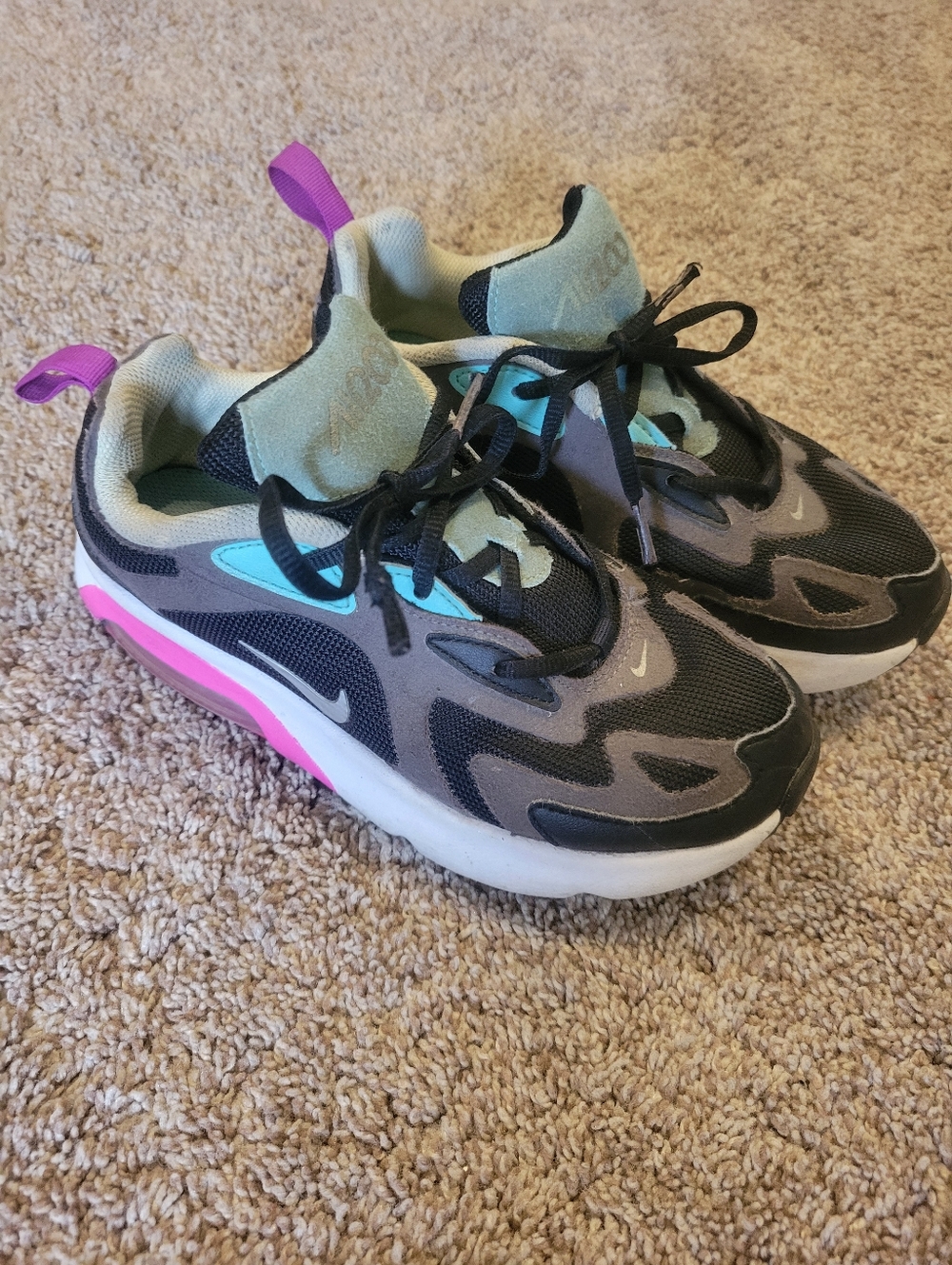 Nike Air 200 Sneakers Youth Size 2 Used